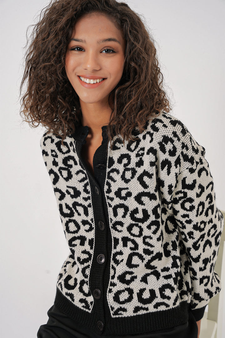 BGD Women Woman Patterned Knit Cardigan - White - Welling