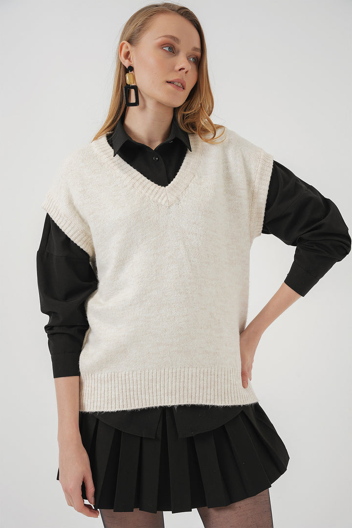 BGD Women V-Neck Sweater - Ecru - Uman