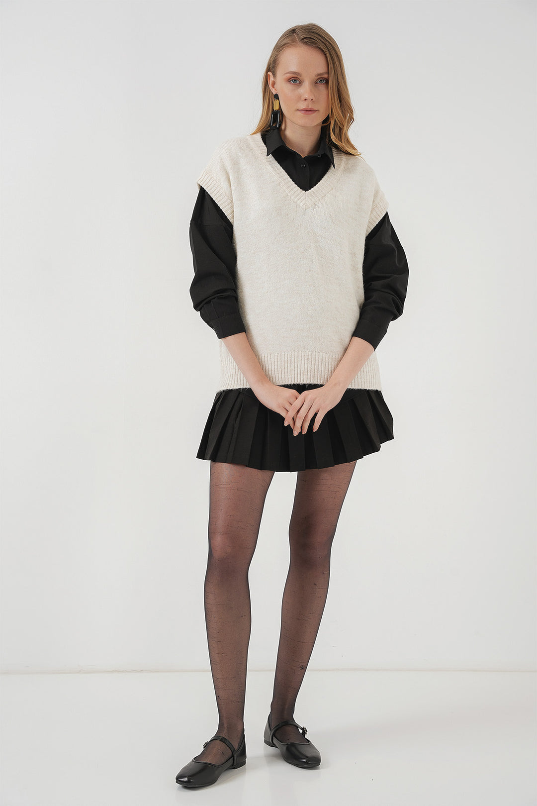 BGD Women V-Neck Sweater - Ecru - Uman