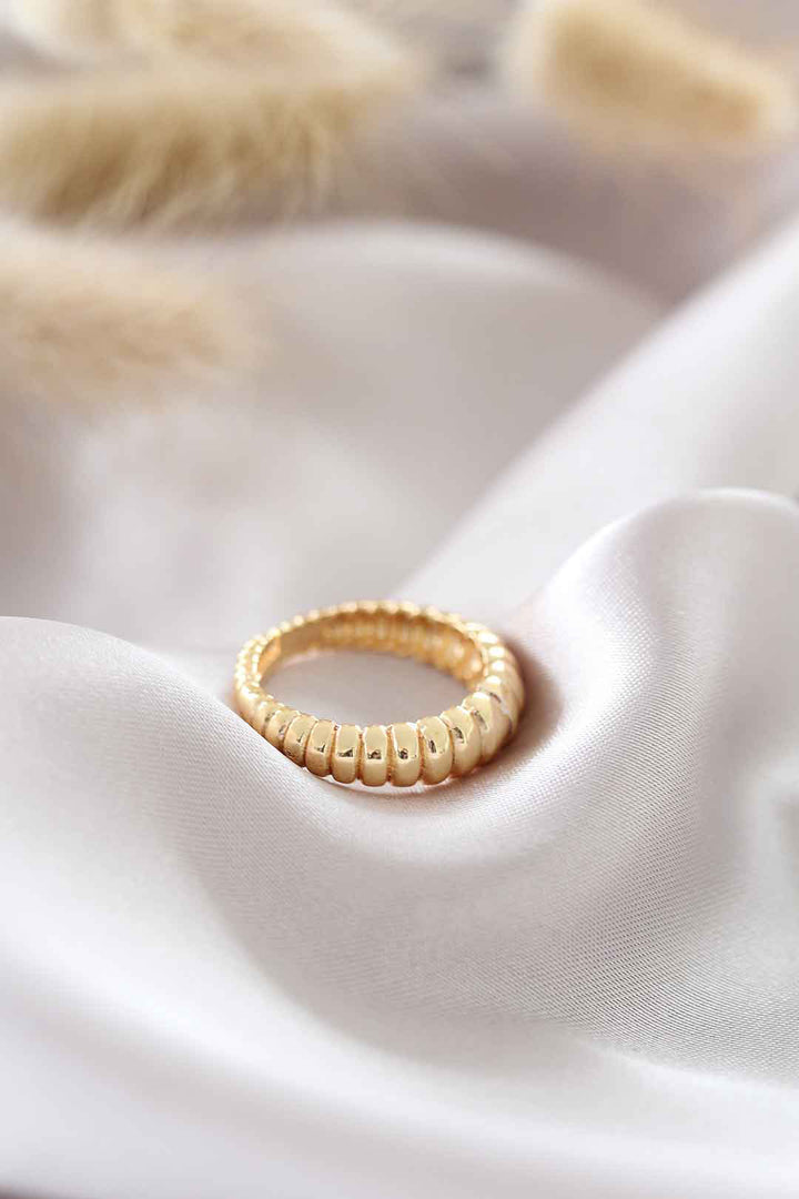 EBJ Gold Color Adjustable Spiral Women's Ring - Huizen