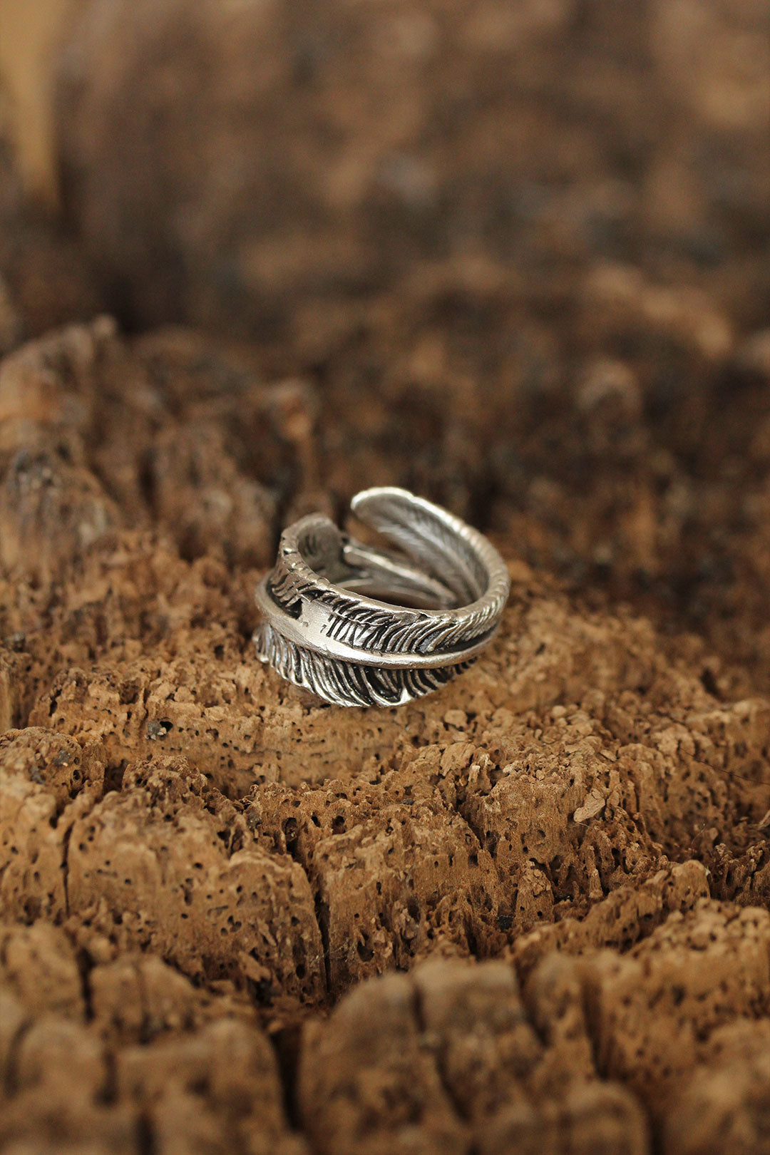 EBJ Leaf Model Eagle Detailed Adjustable Men's Ring - Salamanca