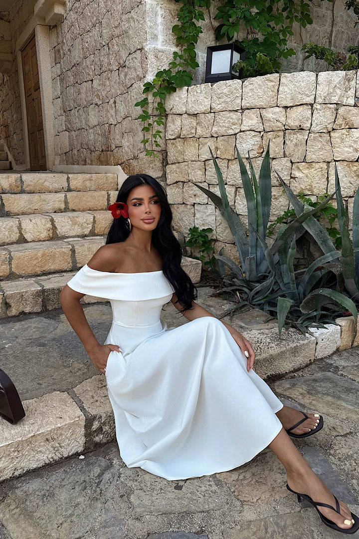 EYY Women White Madonna Collar Dress - Tamuín