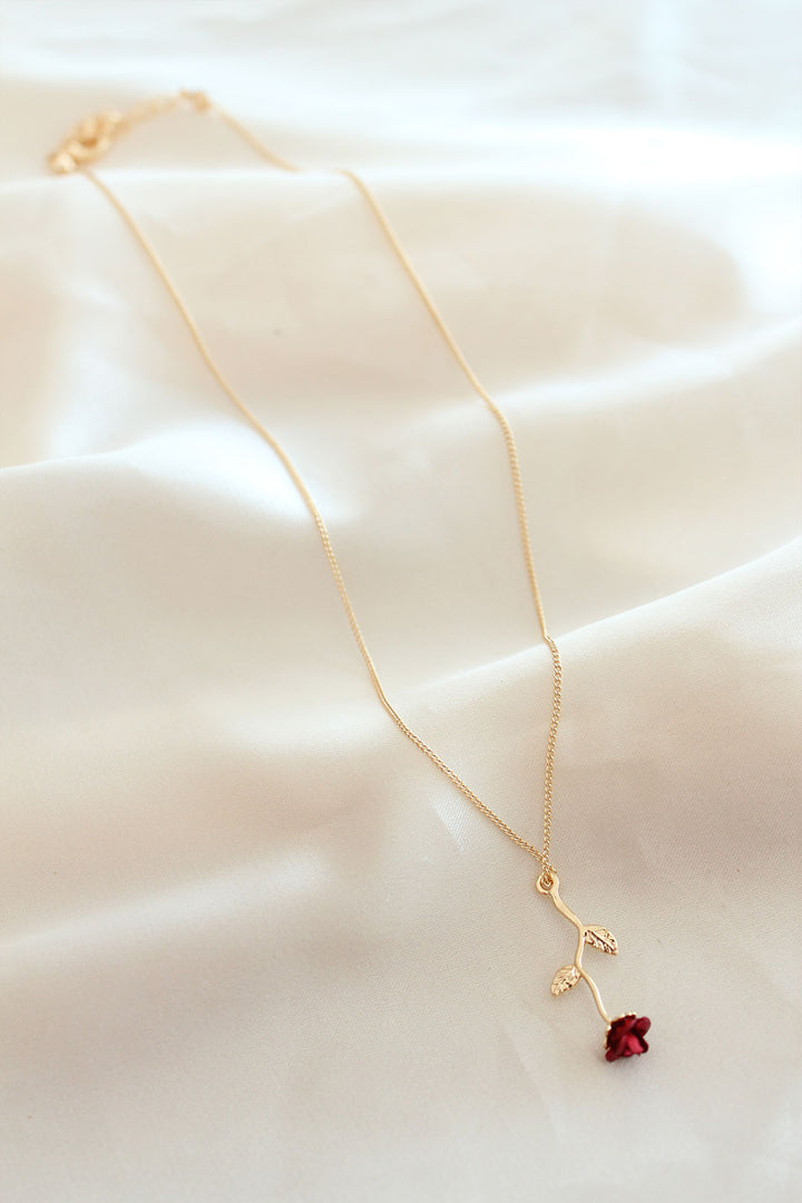 EBJ Necklace with Red Rose Figure - Águilas