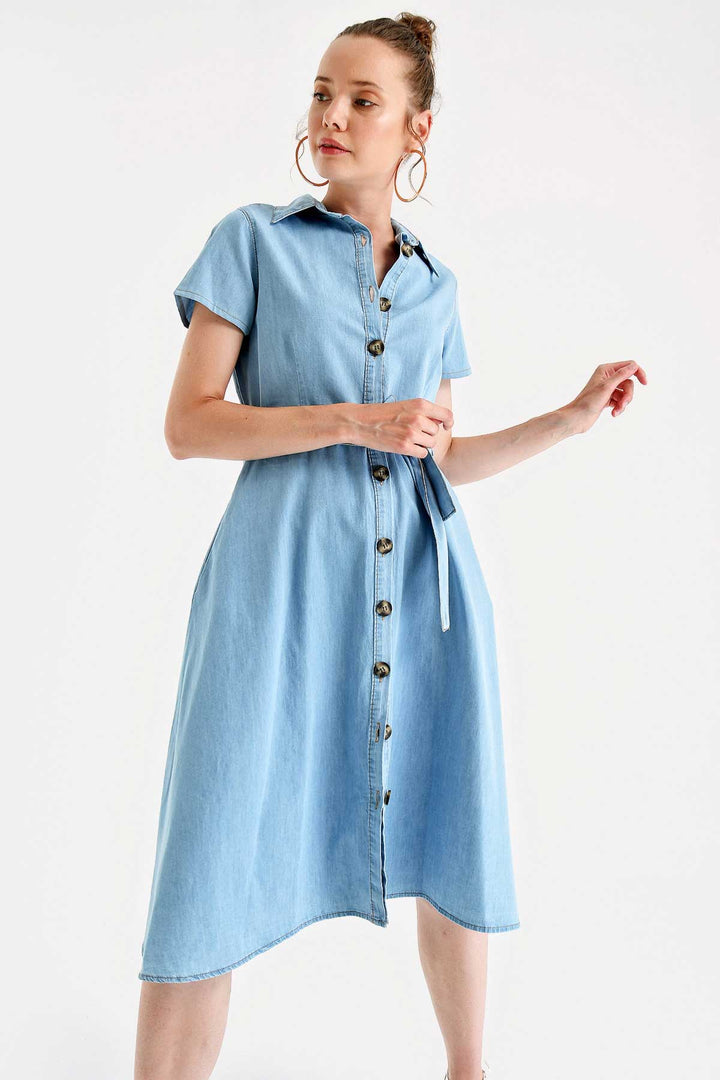 BGD Women BUTTONED WAIST BELT DENIM DRESS - Blue - Avondale