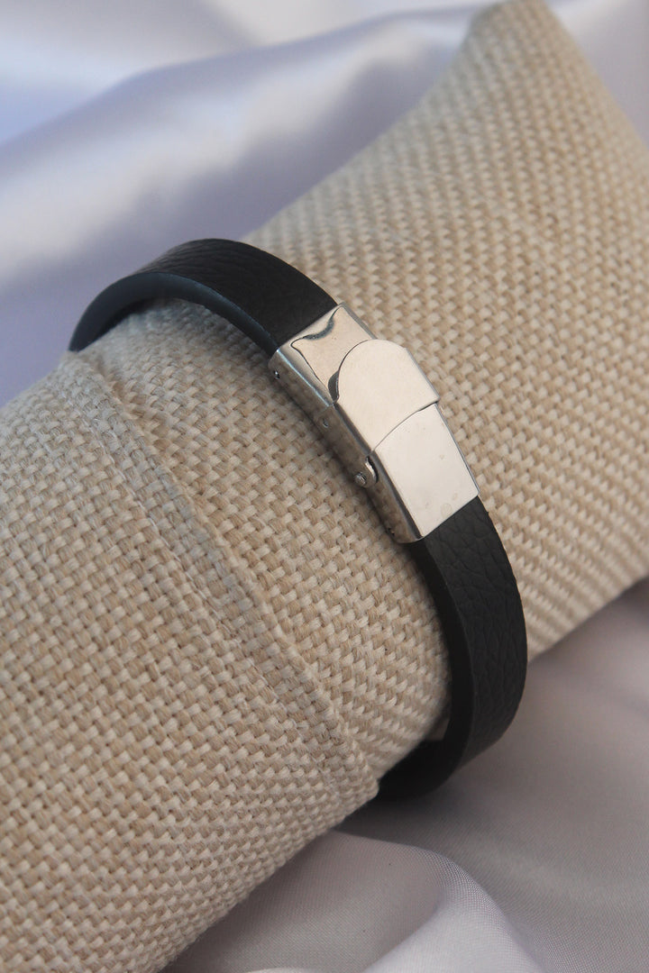 EBJ Black Metal Hammer Sickle Model Black Leather Men's Bracelet - Heerhugowaard