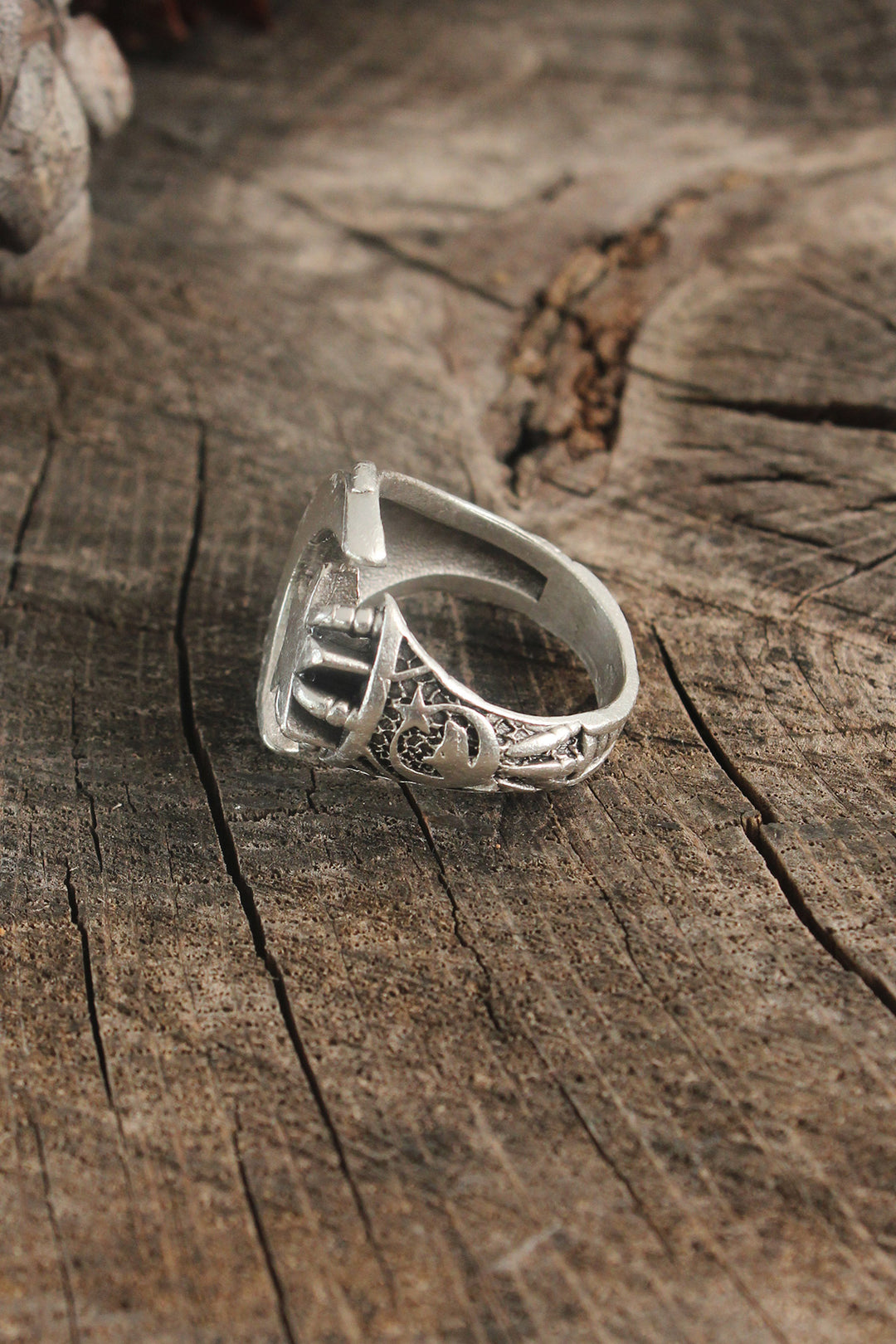 EBJ Antique Silver Color Crescent Star Design Adjustable Men's Ring - Spoleto