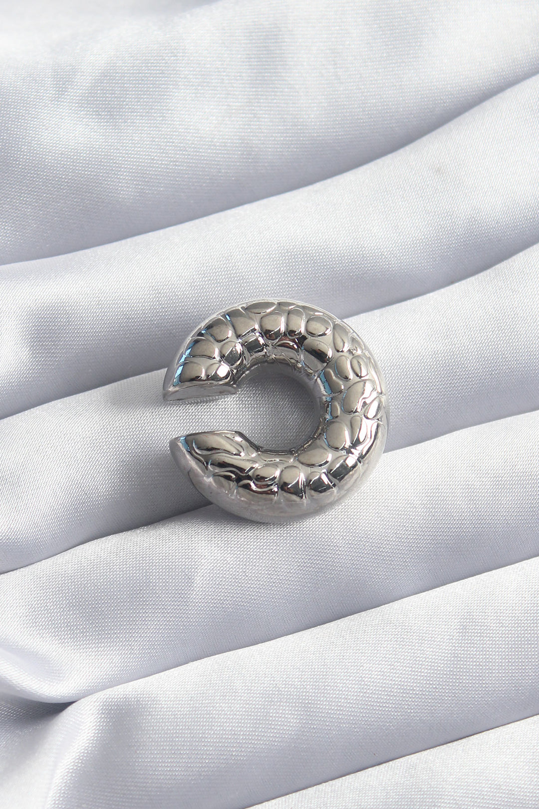 EBJ Rice Silver Color Snake Skin Processing Detail Earcuff Cartilage Model Women's Earring - Caguas