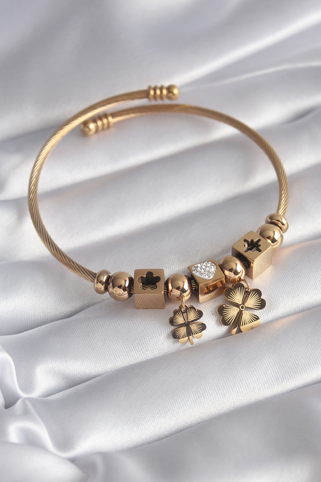 EBJ 316L Steel Gold Color Zircon Stone Heart Detail Clover Figure Charm Model Women's Bracelet - Poole