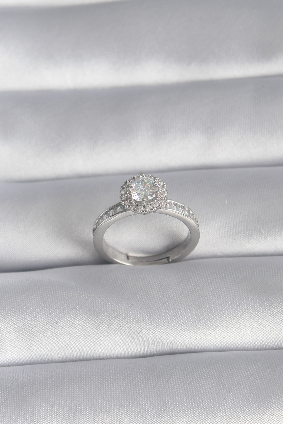EBJ Single Stone Model Women's Ring with Rice Silver Color Zircon Stone - Podujevë
