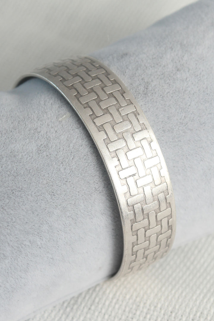 EBJ Authentic Silver Color Motif Embroidery Detail Plate Men's Bracelet - Beauvais