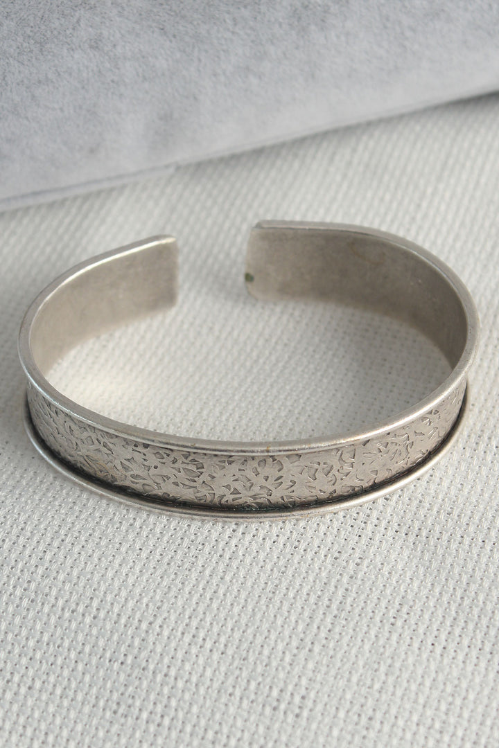 EBJ Authentic Silver Color Motif Embossed Detail Plate Men's Bracelet - Placentia
