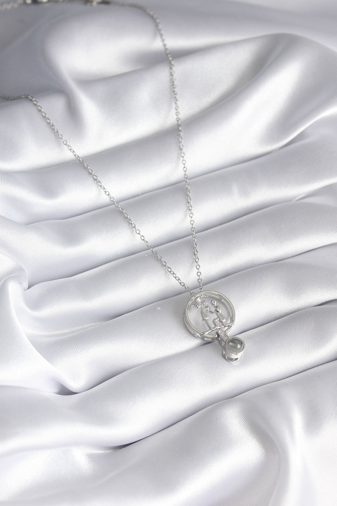 EBJ 316L Steel Silver Color Human Figure Model 'I Love You in 100 Languages' Projection Accessory Women's Necklace - Kendall