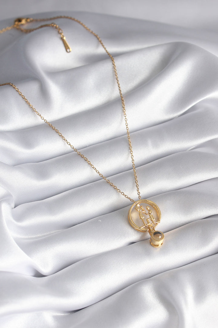 EBJ 316L Steel Gold Color Human Figure Model 'I Love You in 100 Languages' Projection Accessory Women's Necklace - Paterna