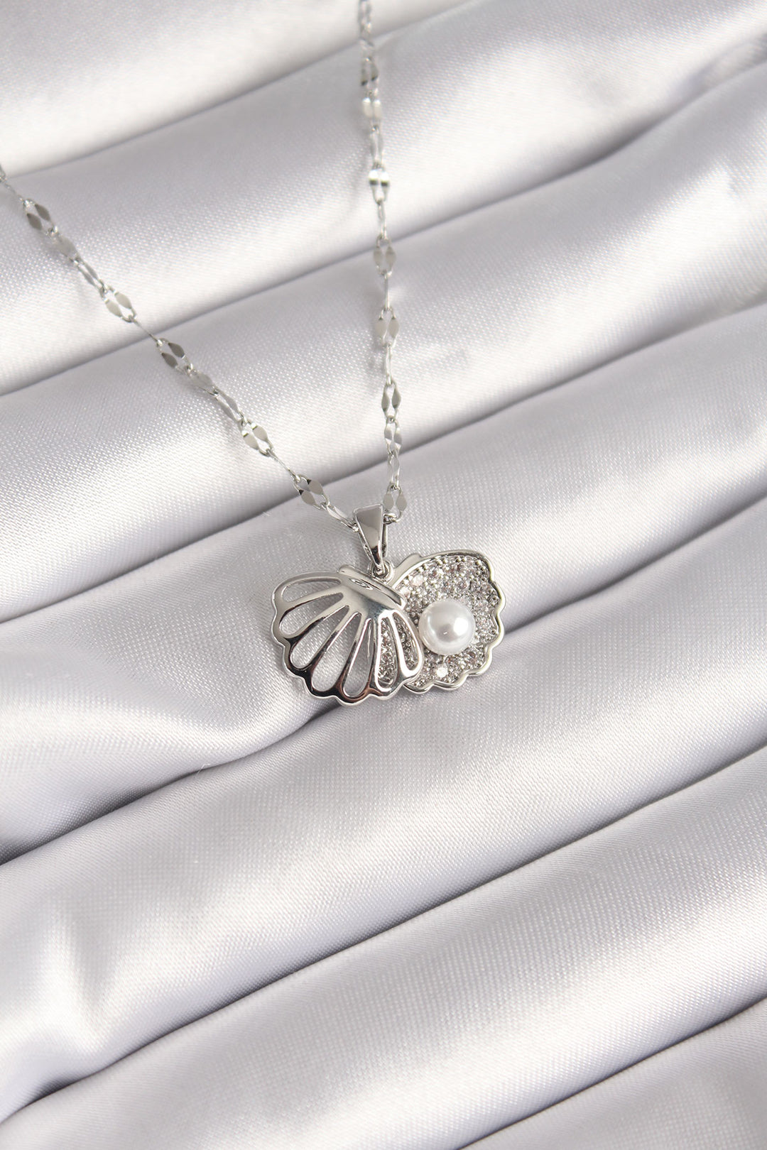 EBJ 316L Stainless Steel Silver Color Chain Openable Oyster Model Pearl Detail Women's Necklace - Berlin
