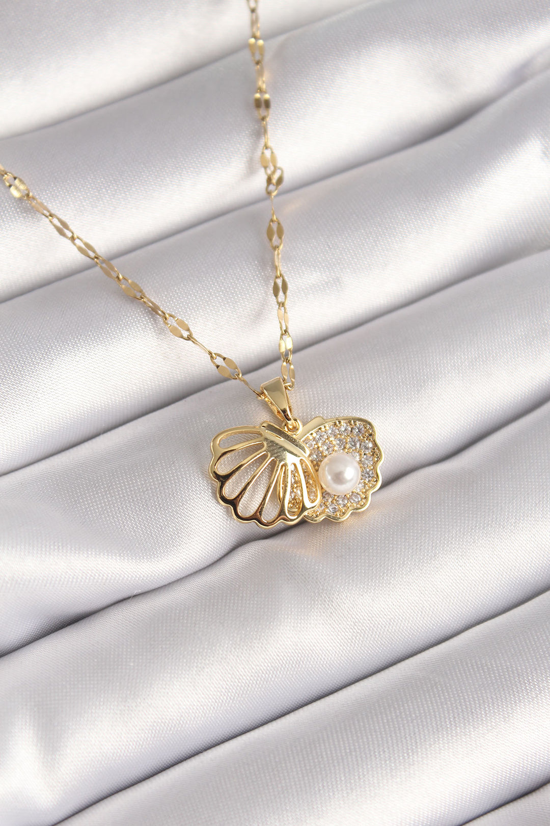EBJ 316L Steel Gold Color Chain Openable Oyster Model Pearl Zircon Stone Detail Women's Necklace - Arvada