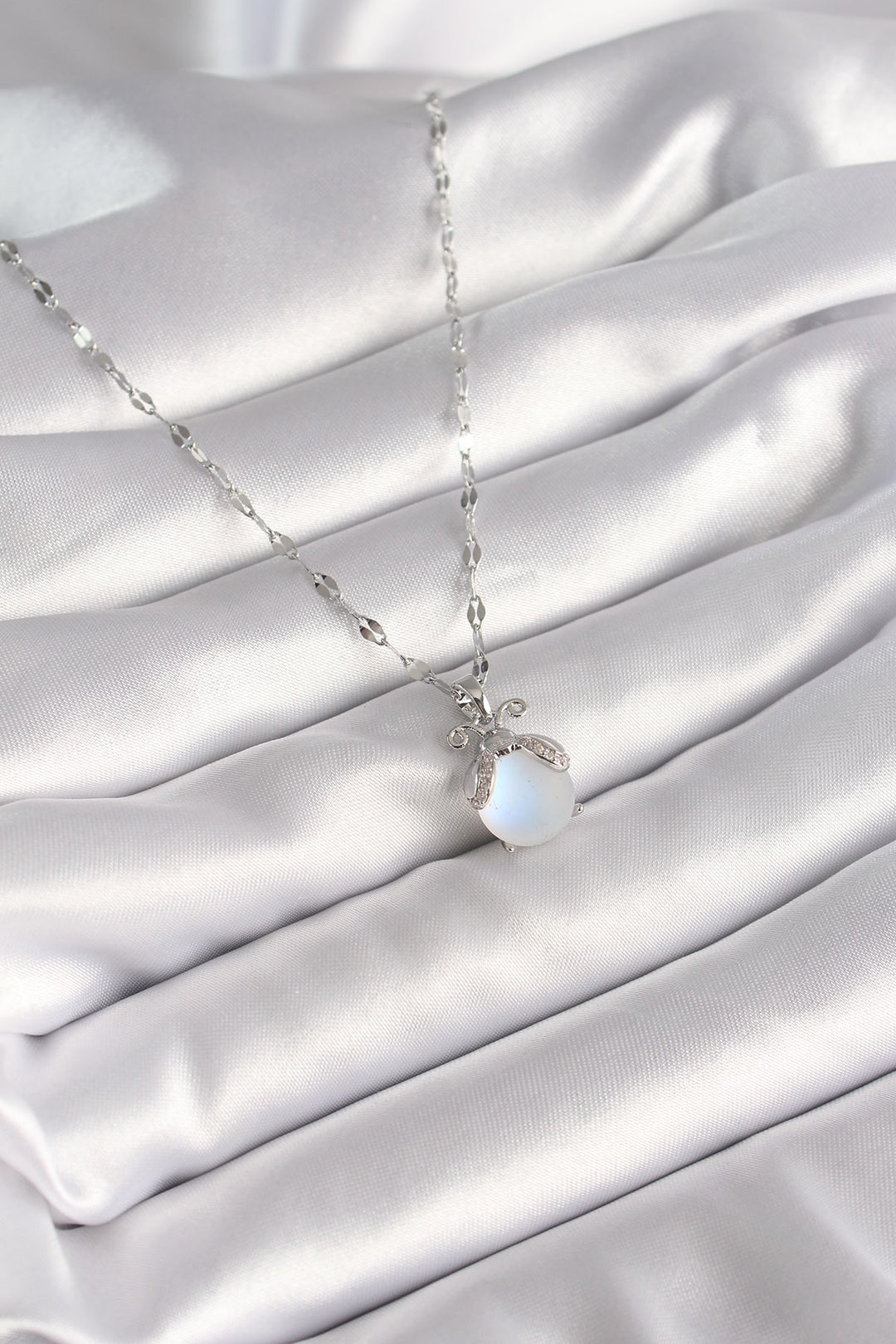 EBJ 316L Stainless Steel Silver Color Chain with Zircon Stone Detailed White Mother of Pearl Ladybug Model Women's Necklace - Spartanburg