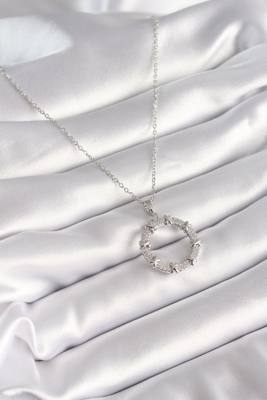 EBJ 316L Stainless Steel Silver Color Chain Zircon Stone XoXo Model Women's Necklace - Surrey
