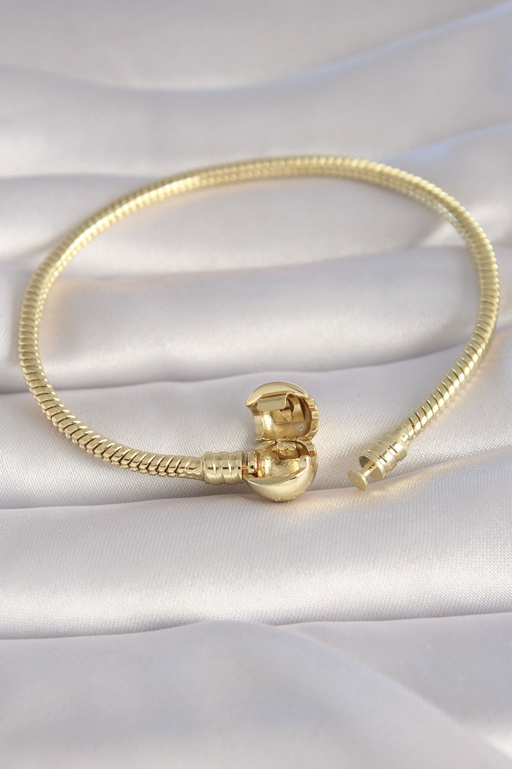 EBJ Rice Gold Color Processing Detail Charm Model Women's Bracelet - Laeken
