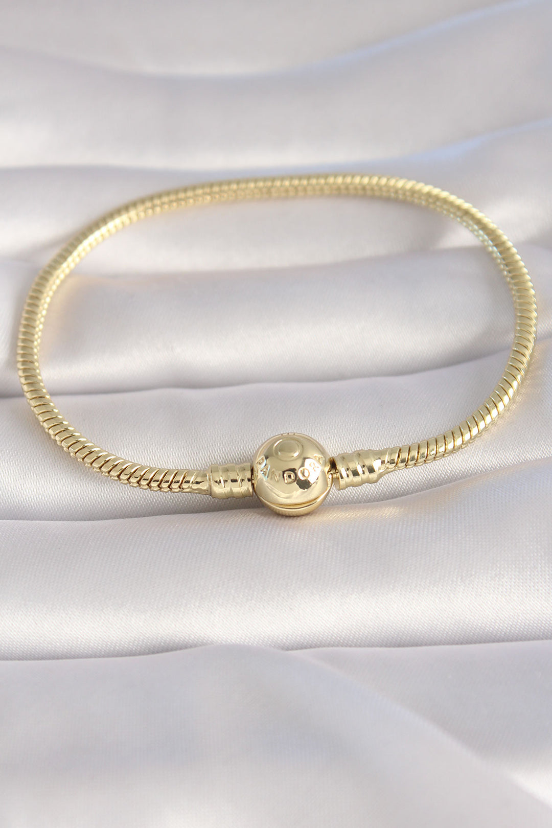 EBJ Rice Gold Color Processing Detail Charm Model Women's Bracelet - Laeken