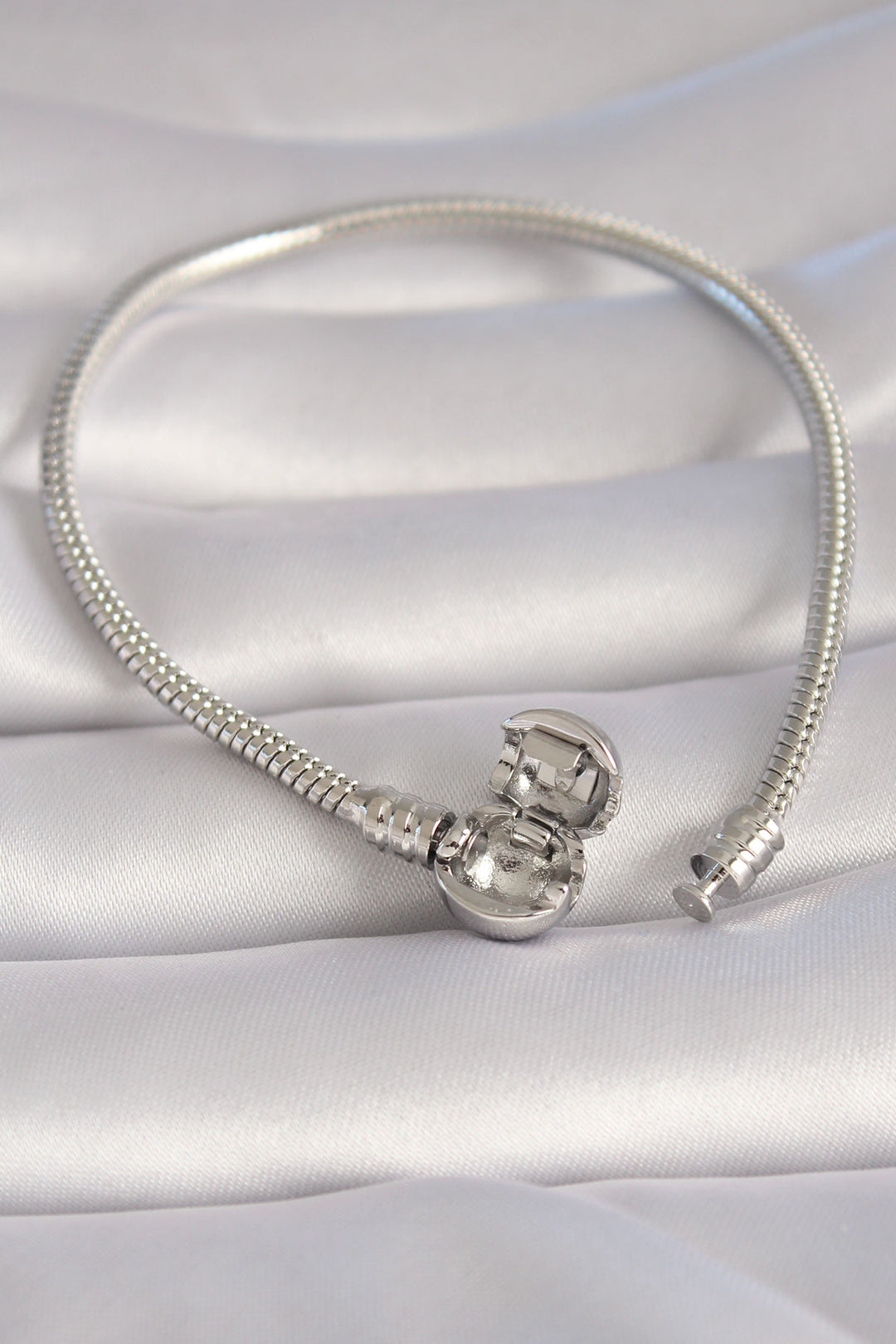 EBJ Rice Silver Color Processing Detail Charm Model Women's Bracelet - Bender