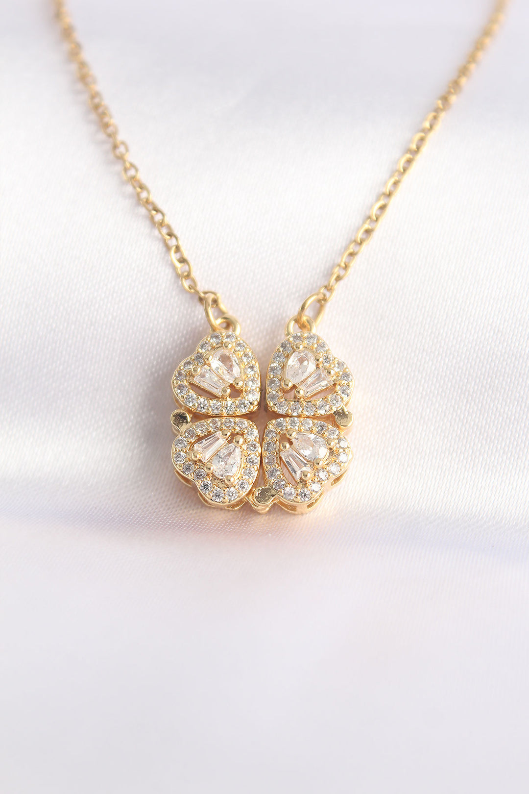EBJ 316L Steel Chain Gold Color Clover Necklace with Zircon Stone Heart Detail - Voghera