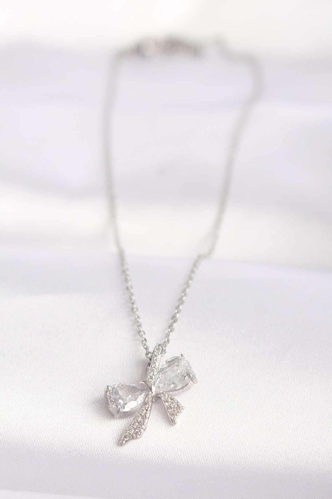 EBJ 316L Stainless Steel Chain Silver Color Zircon Stone Bow Necklace - Ponferrada