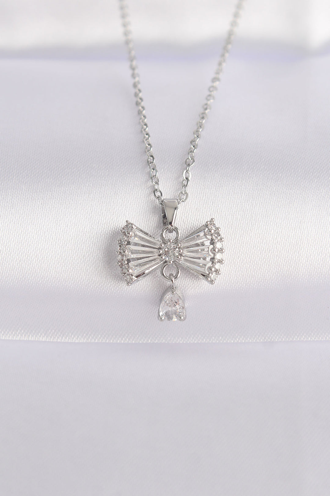 EBJ 316L Stainless Steel Chain Silver Color Zircon Stone Heart Detail Bow Necklace - Bergheim