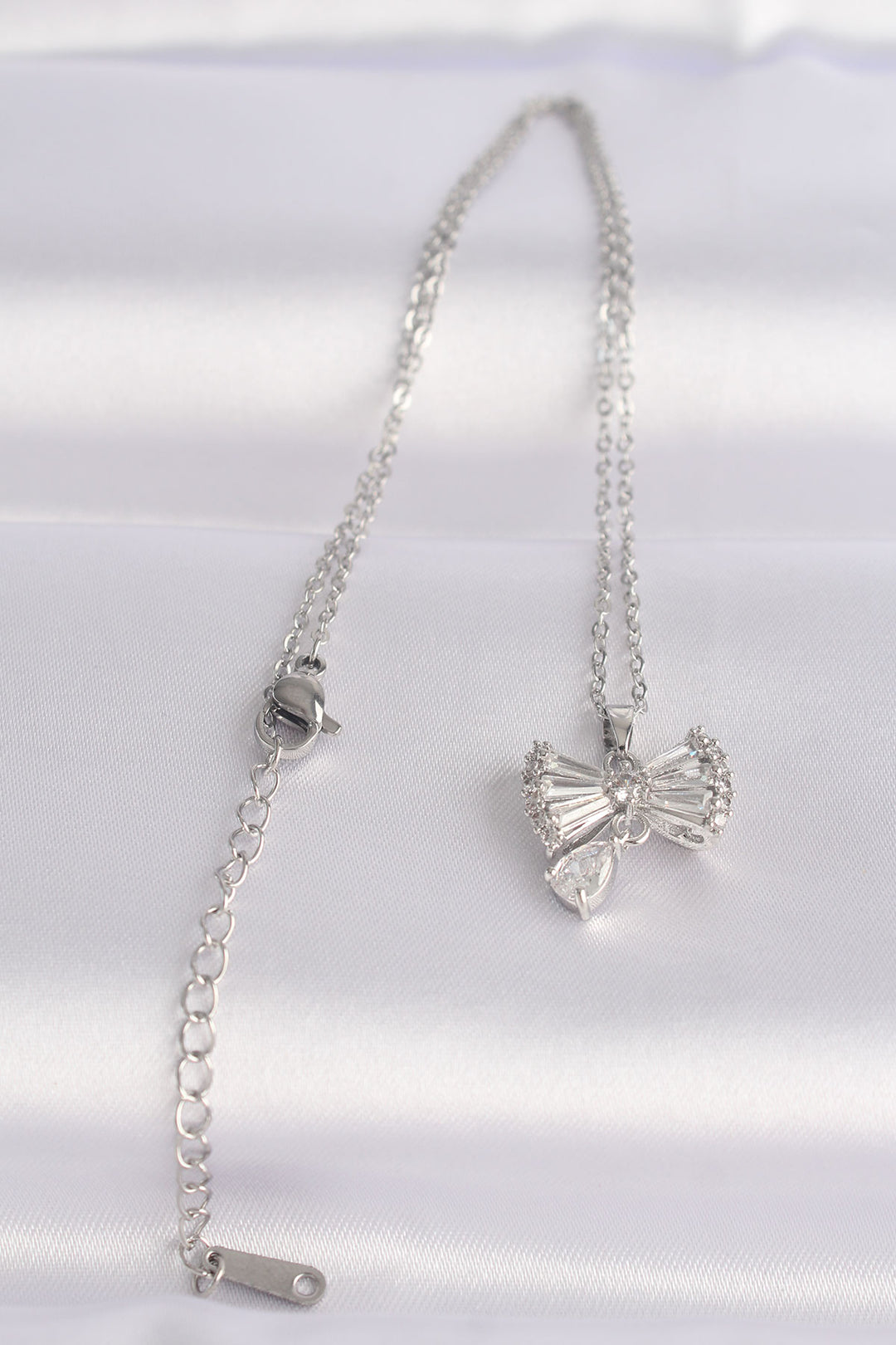 EBJ 316L Stainless Steel Chain Silver Color Zircon Stone Heart Detail Bow Necklace - Bergheim