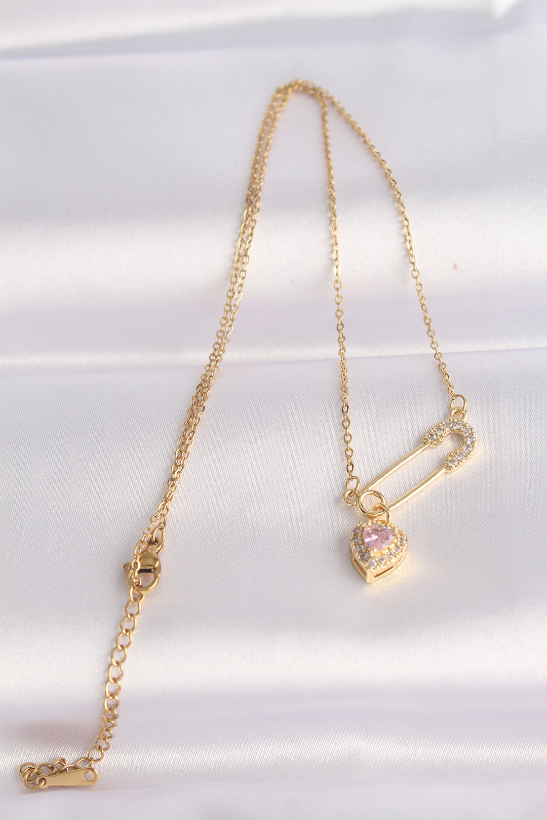 EBJ 316L Steel Chain Gold Color Zircon Stone Heart Detail Safety Pin Designed Necklace - Wilmington