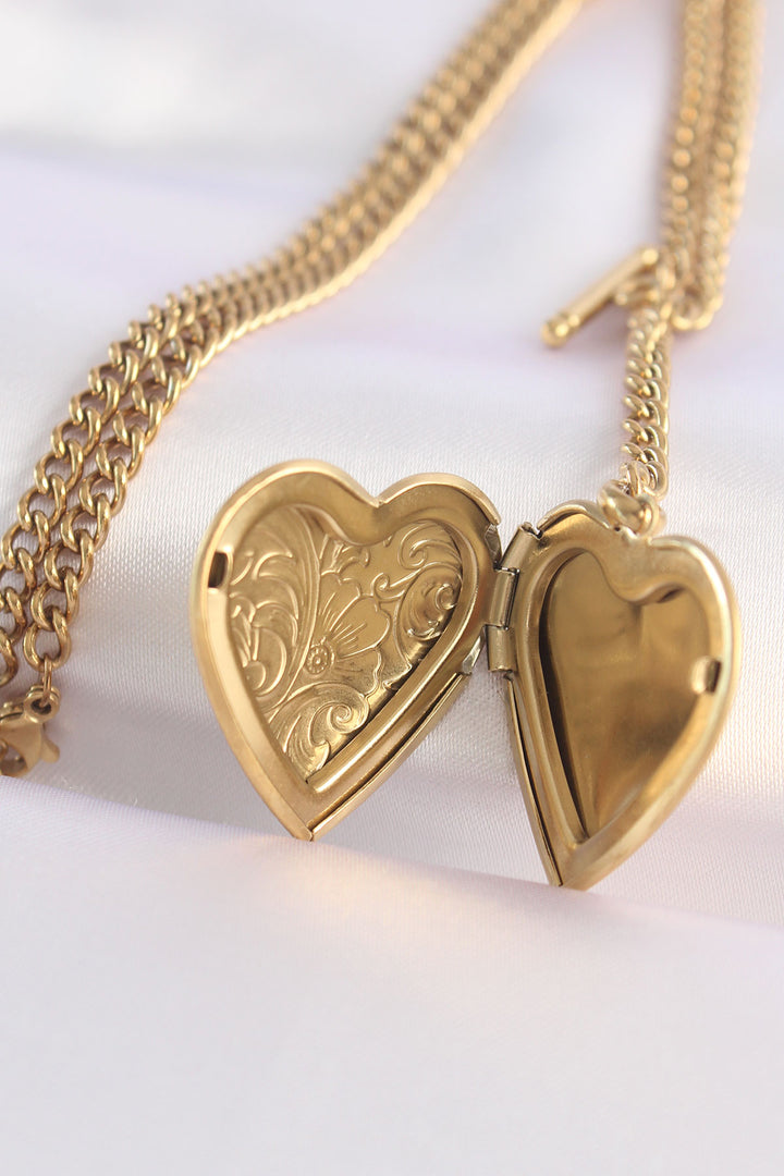 EBJ 316L Steel Chain Gold Color Heart Necklace with Opened Flower Pattern Inside - Néa Ionía
