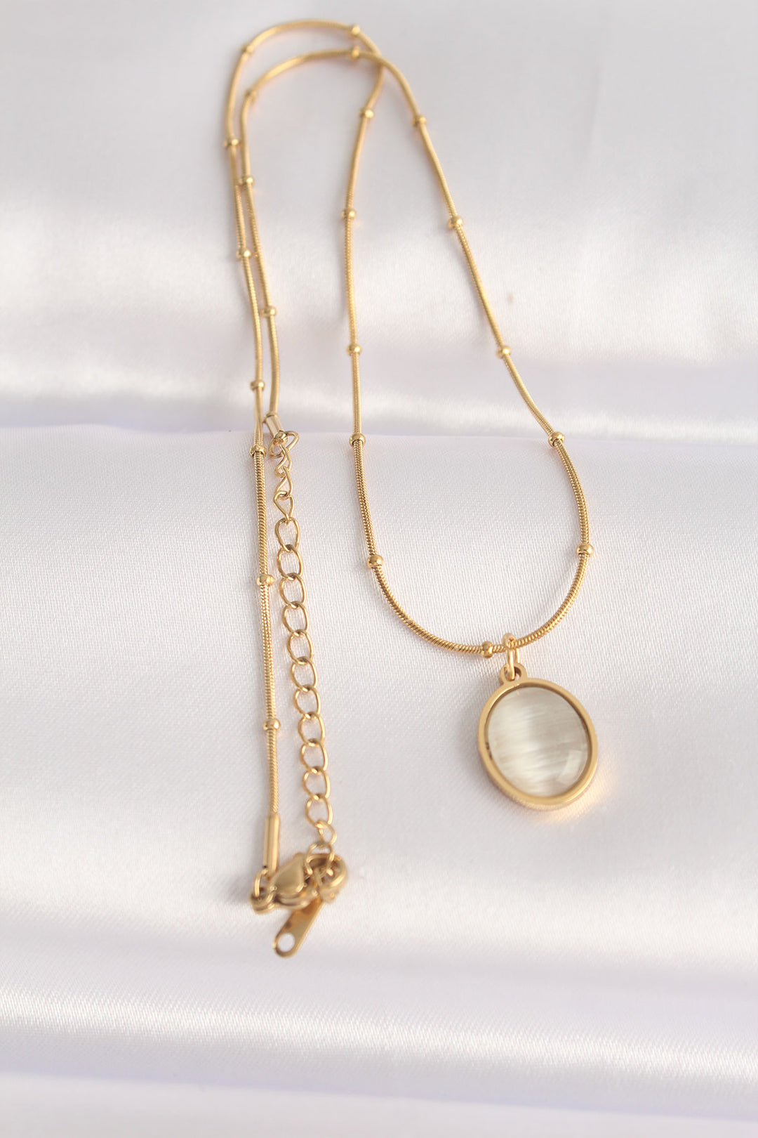 EBJ 316L Stainless Steel Chain Gold Color Gray Mother of Pearl Oval Pendant - Colonia del Sol