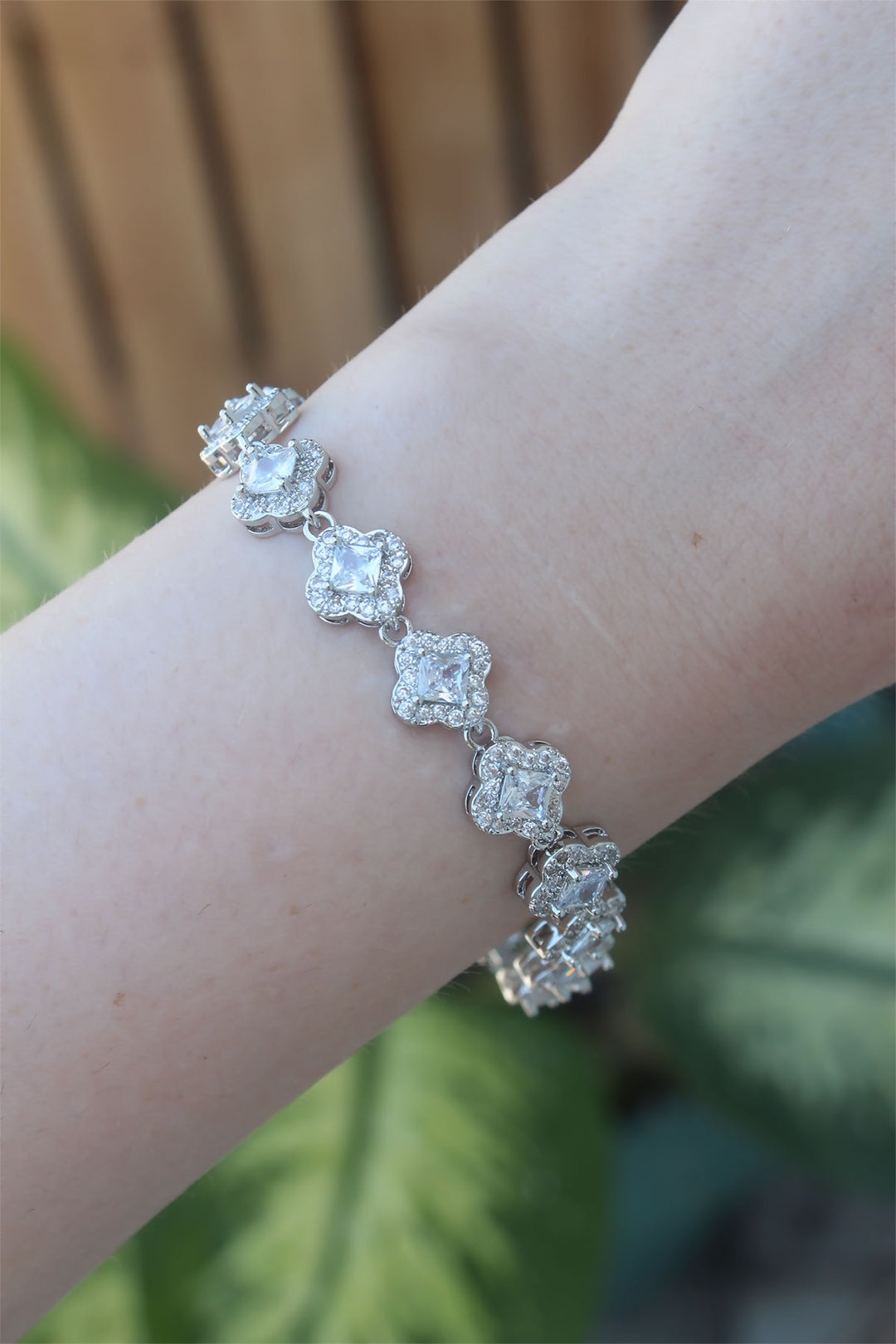 EBJ Vip Series Silver Color Clover Model Bracelet with Rice Zircon Stone - Königs Wusterhausen