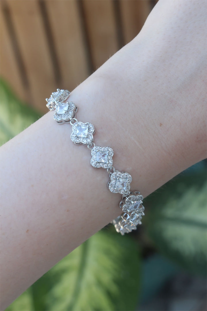 EBJ Vip Series Silver Color Clover Model Bracelet with Rice Zircon Stone - Königs Wusterhausen