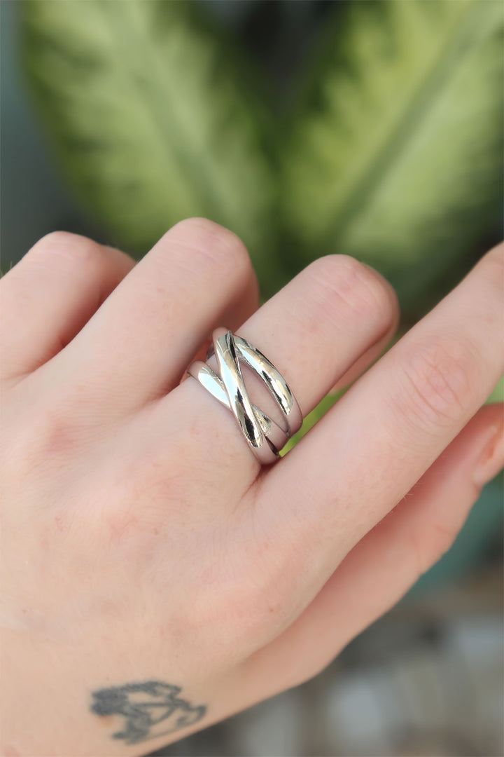 EBJ Adjustable Spiral Ring in Silver Color with Rice Pattern - Exmouth