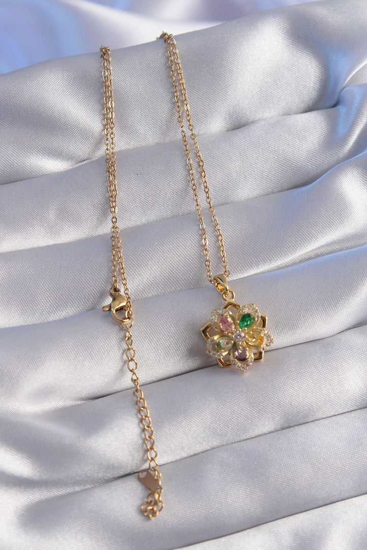 EBJ 316L Steel Chain Gold Color Necklace with Colorful Zircon Stone Flower Design - Elmshorn