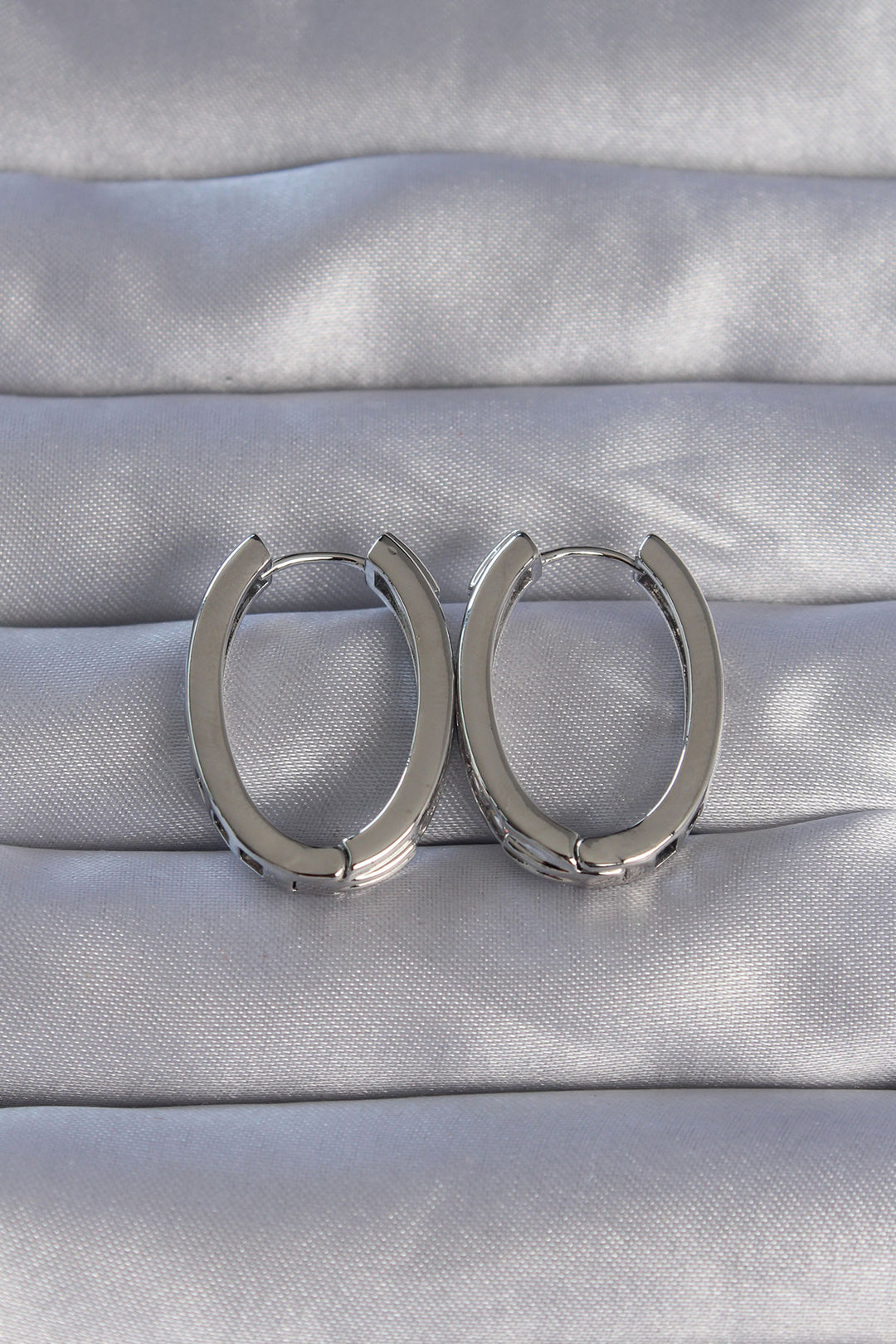 EBJ Rice Silver Color Zircon Stone Oval Model Earring - Ourense