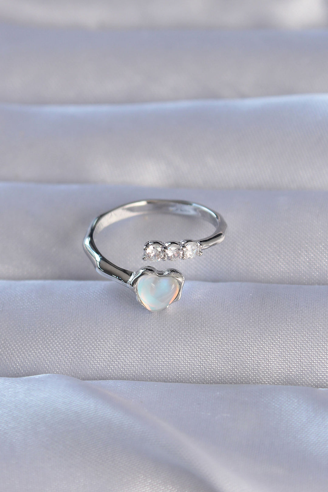 EBJ Adjustable Ring with Rice Silver Color Zircon Stone and Mother of Pearl Heart Model - Irving