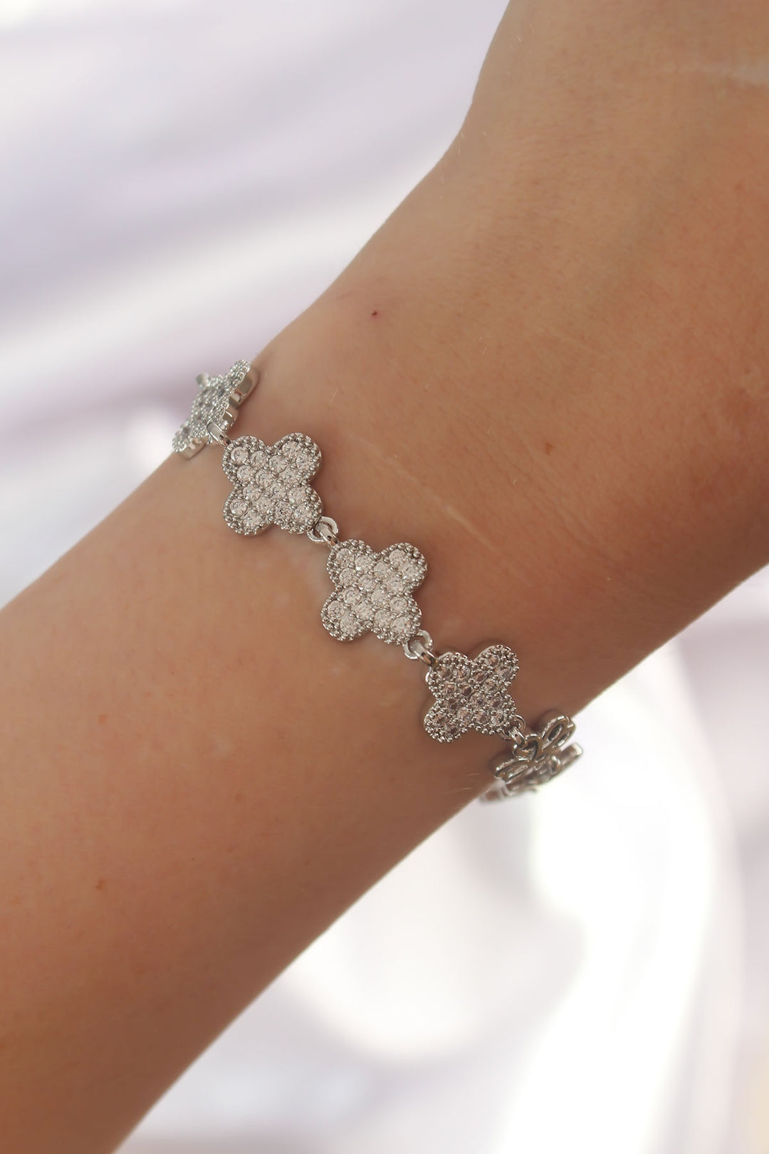 EBJ Rice Silver Color Clover Figure Bracelet with Zircon Stone Flowers Model - Mollet