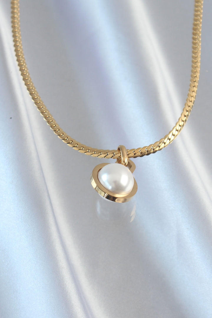 EBJ 316L Steel Gold Color Flat Chain Necklace with Pearl Stone - Six-Fours-les-Plages