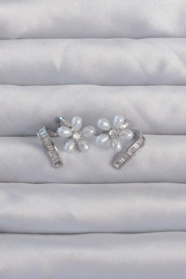 EBJ Rice Silver Color Zircon Stone Curved Pearl Flower Earring - Wedel
