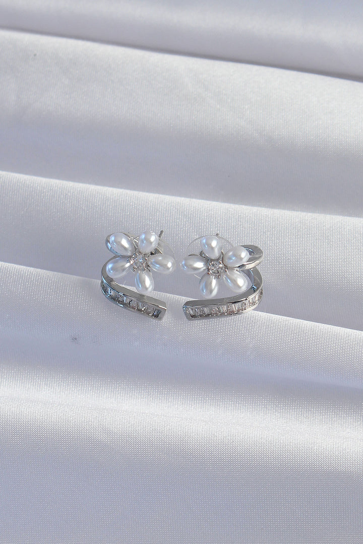 EBJ Rice Silver Color Zircon Stone Curved Pearl Flower Earring - Wedel