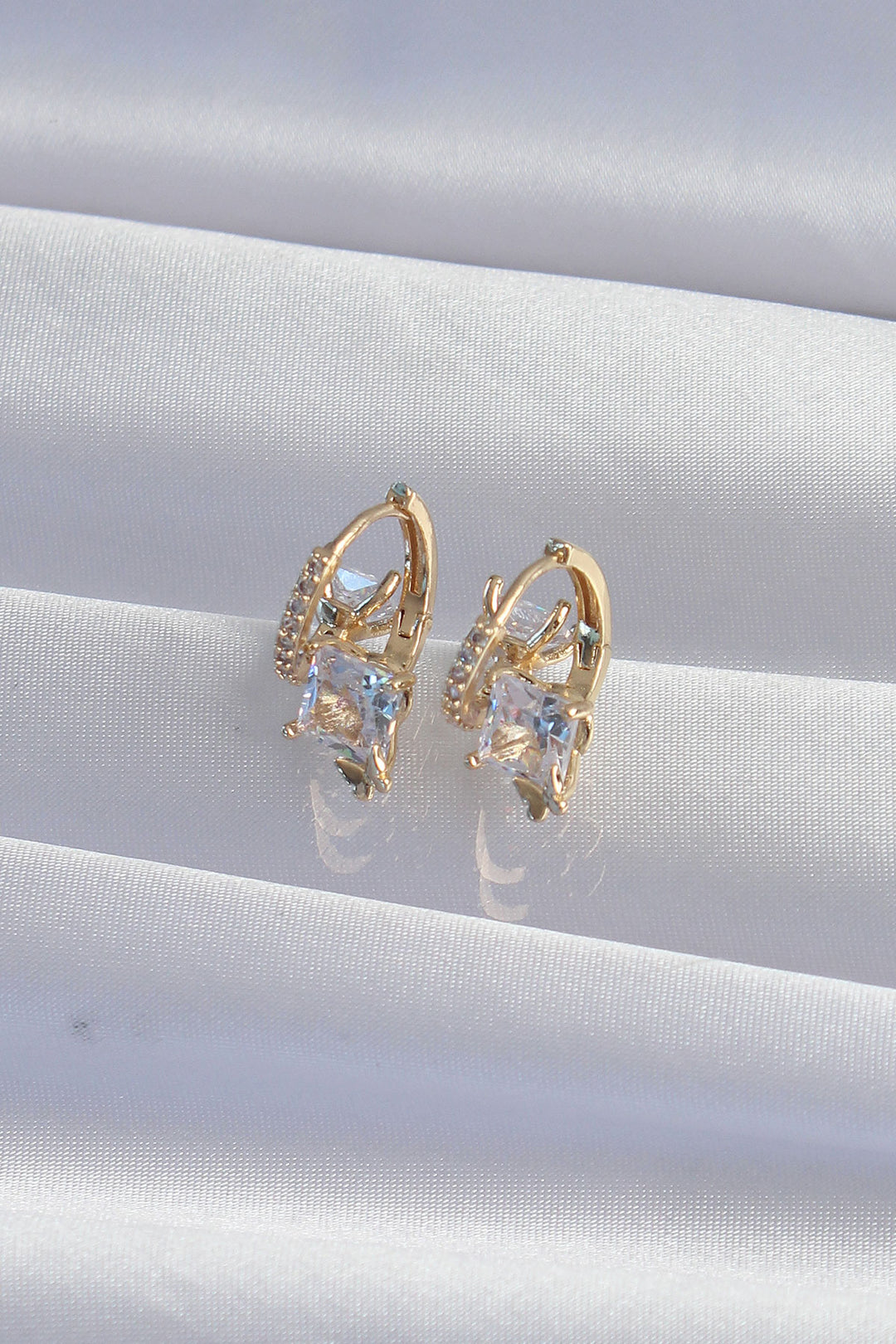 EBJ Gold Color Rice Large Zircon Stone Curved Minimal Butterfly Hoop Earrings - Delta