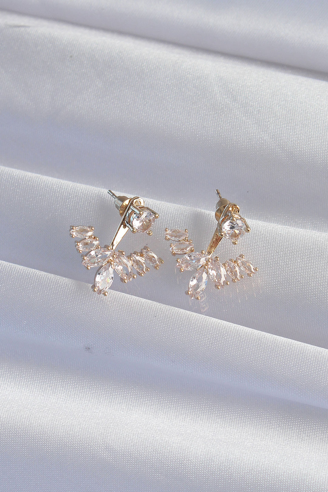 EBJ Rice Gold Color Zircon Stone V Model Earring - Saint-Malo