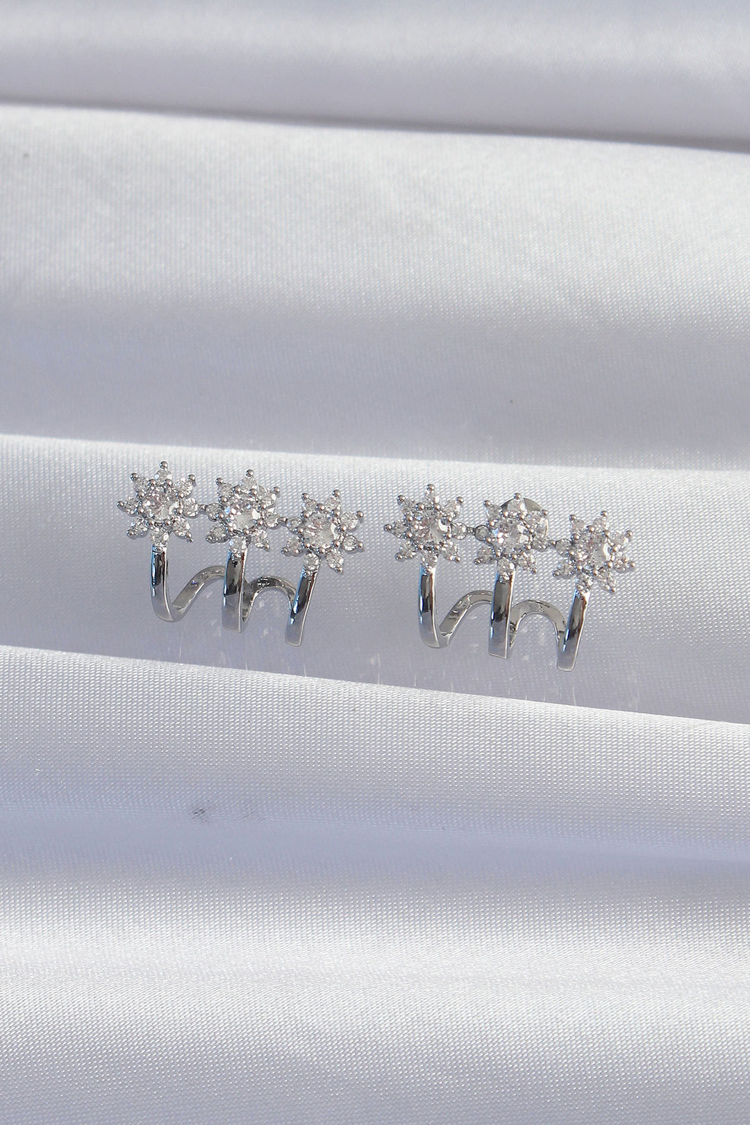 EBJ Rice Silver Color Zircon Stone Multi-Appearance Flower Earring - Zográfos