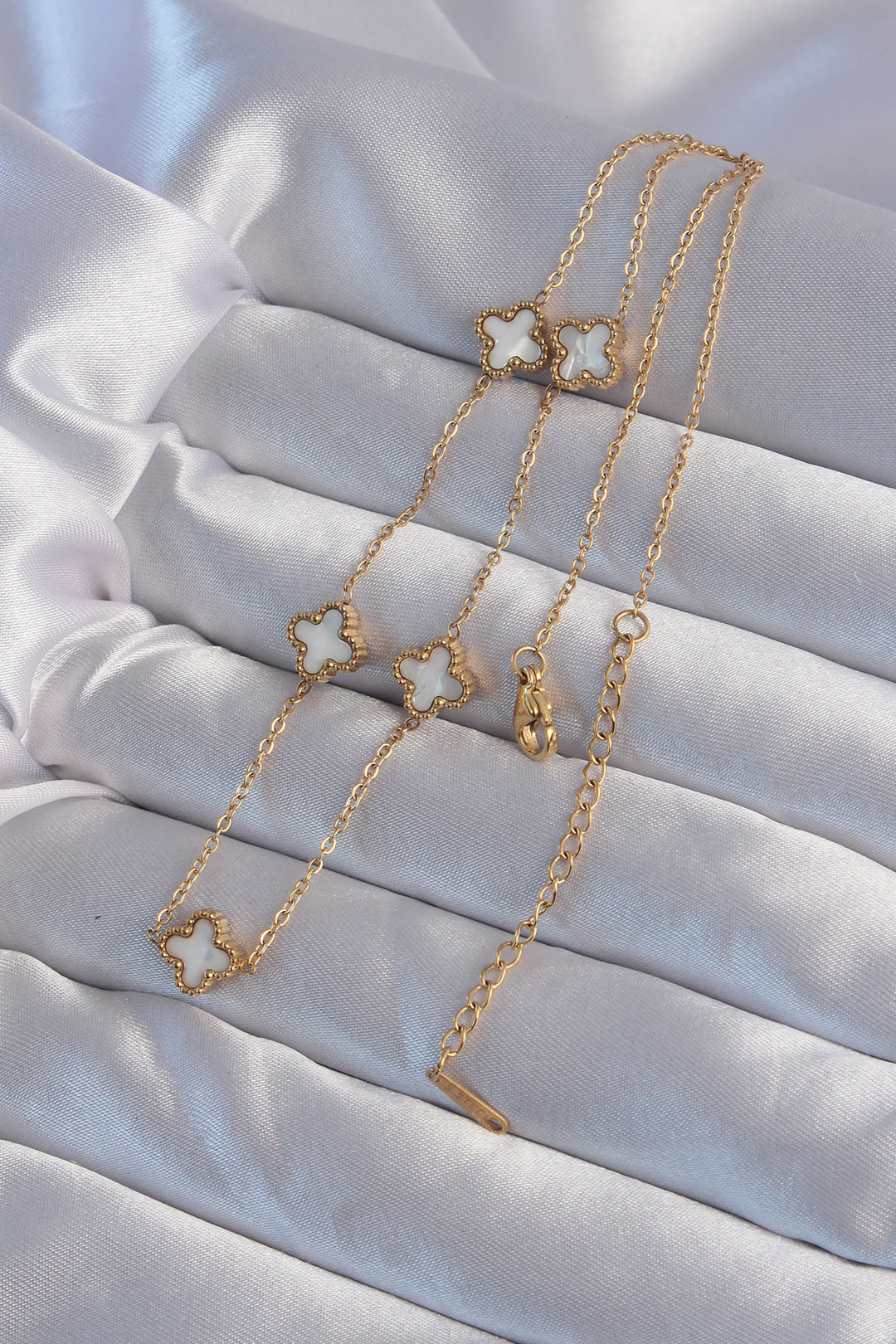 EBJ 316L Steel Gold Color Minimal White Mother of Pearl Clover Necklace - Burgos
