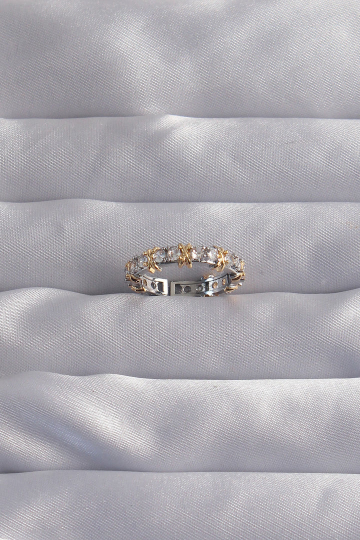 EBJ Adjustable Ring with Rice Silver Color Zircon Stone XOXO Model - Leipzig