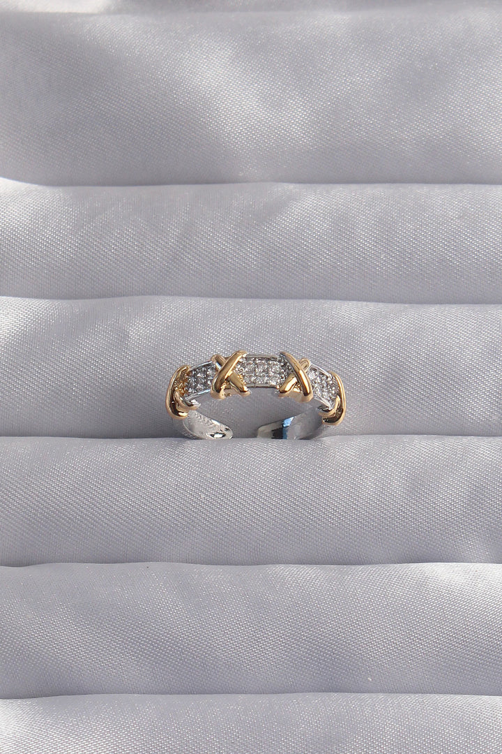 EBJ Adjustable Silver Color Zircon Stone XOXO Model Ring - Berkeley