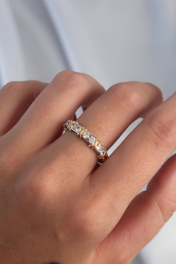 EBJ Adjustable Ring with Rice Silver Color Zircon Stone XOXO Model - Leipzig