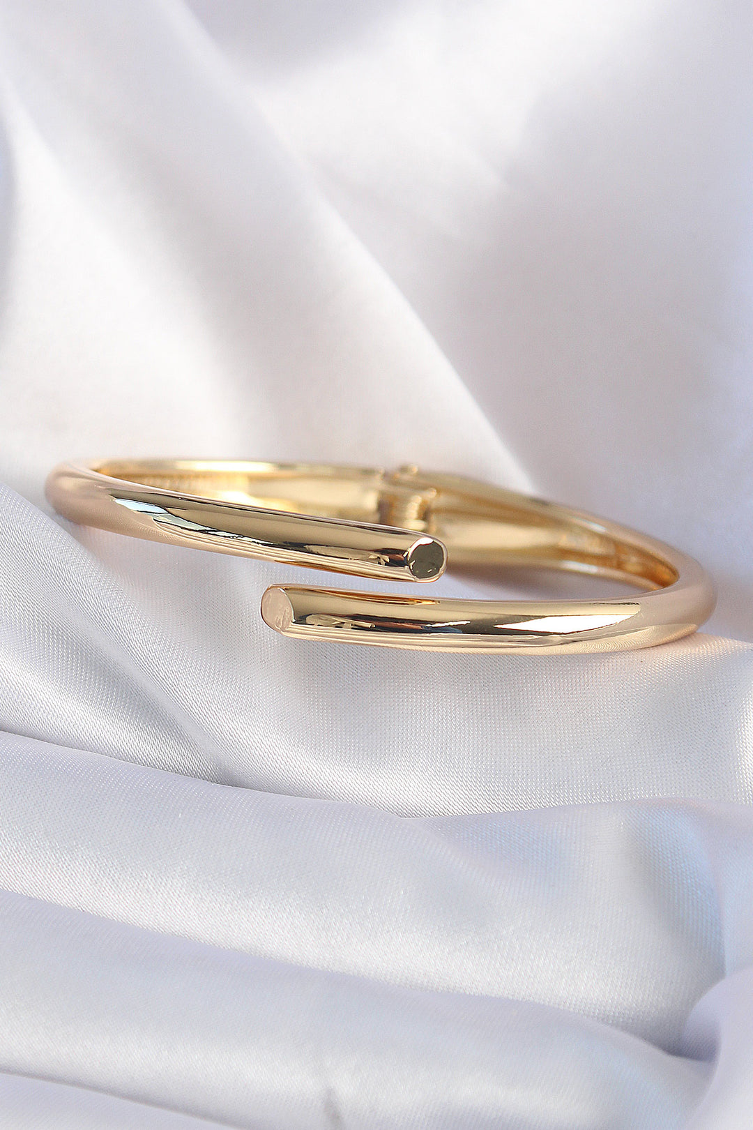 EBJ Gold Color Women's Bracelet with Rice Nail Design - Irpin