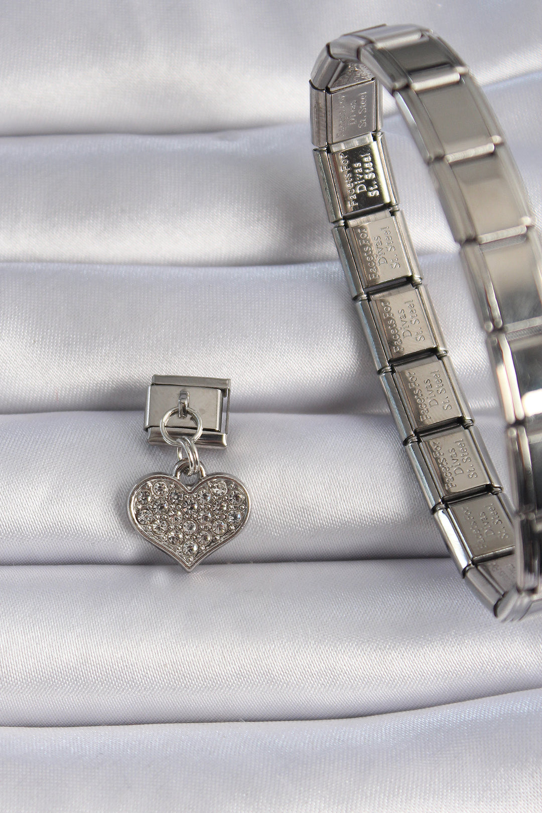 EBJ 316L Stainless Steel Silver Color Zircon Stone Dangling Heart Figure Nomination Charm - Vilvoorde